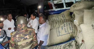 টাঙ্গাইলে যৌথবাহিনীর অভিযান: খাদ্যবান্ধব কর্মসূচির ৩ টন চাল উদ্ধার